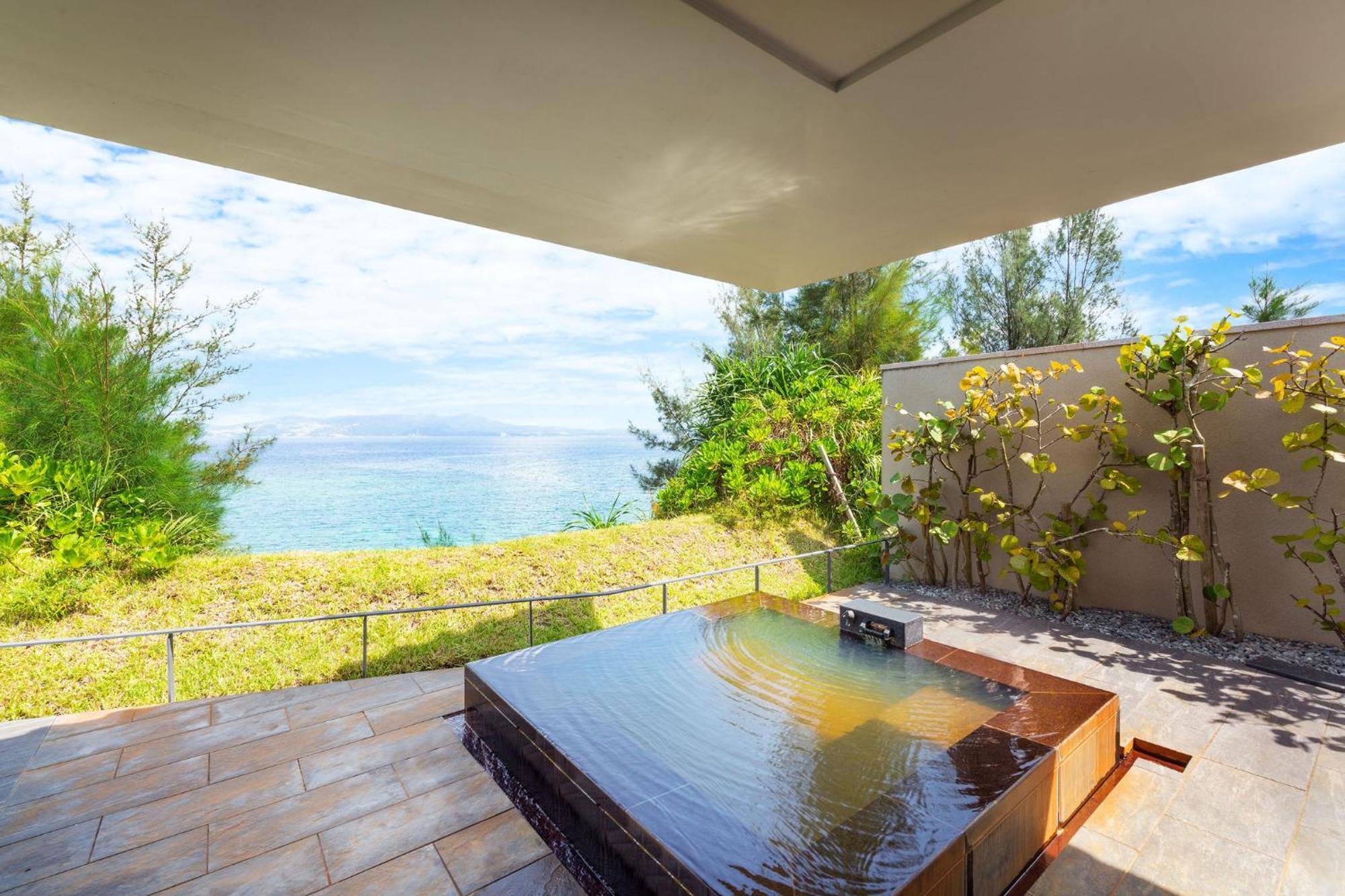 Halekulani Okinawa Hotel อนนะ ภายนอก รูปภาพ
